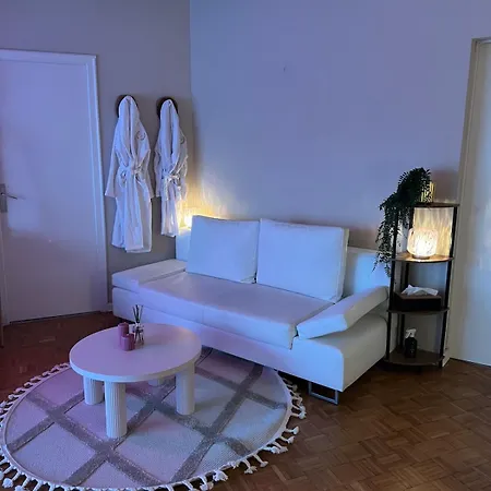 Flower - Jacuzzi Interieur - T2 *